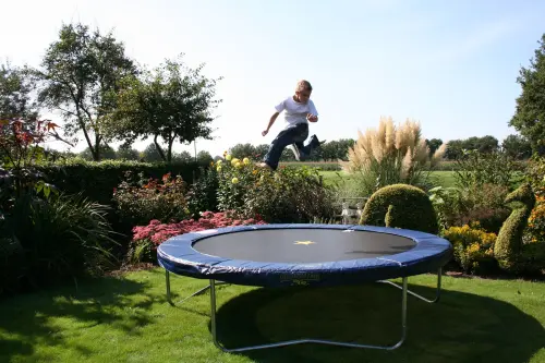 Divertirsi con il tappeto elastico